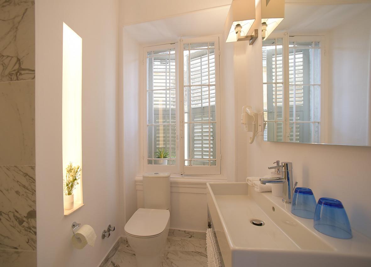 Lear Liston Apartment